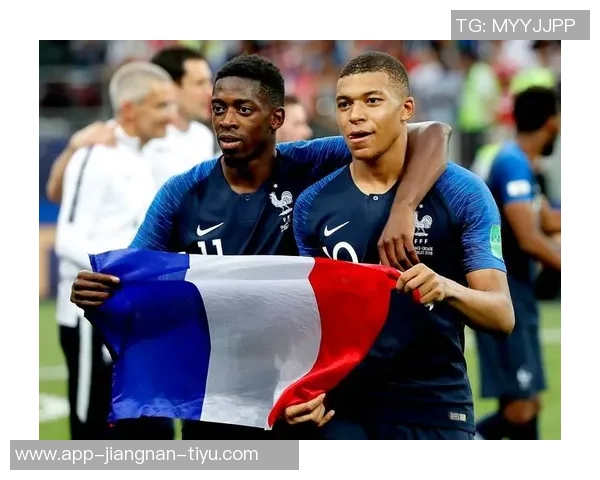 姆巴佩幽默回应对方球迷法语嘲讽称口音太烂引发笑声