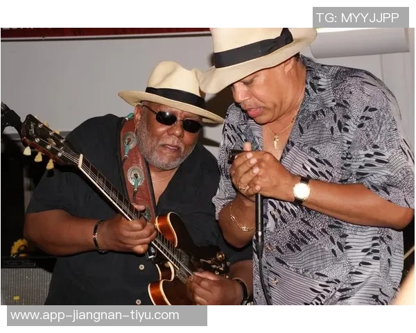 马卡报道卡西等球星入选帕丘卡名人堂与传奇球员共庆盛事